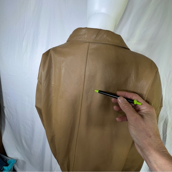 D’Linea Women's Vintage 80’s Tan Batwing Leather Jacket w/ Shoulder Padding - Picture 5 of 9